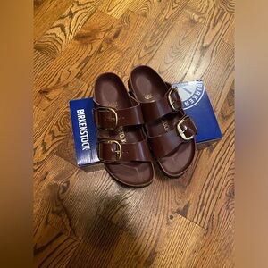 Birkenstock - Arizona Leather Patent Big Buckle - Chocolate - Women’s Size 5.5